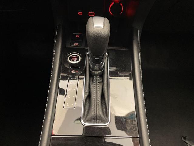 Photo of 2024 Electric Blue Metallic Nissan Kicks