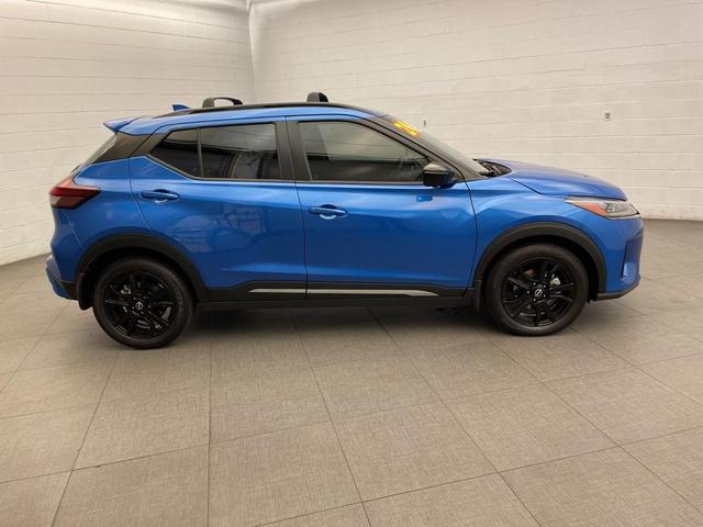 Photo of 2024 Electric Blue Metallic Nissan Kicks