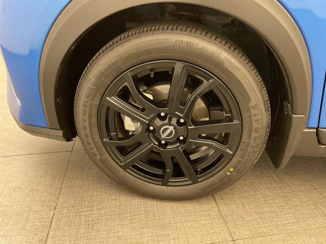 Photo of 2024 Electric Blue Metallic Nissan Kicks