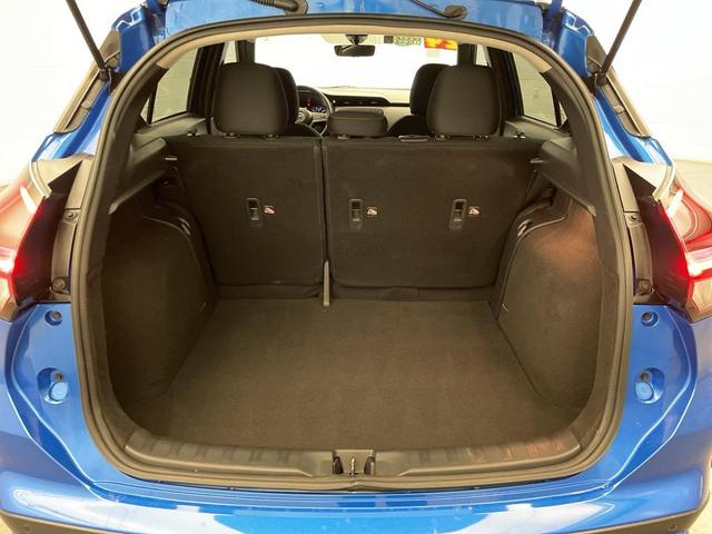 Photo of 2024 Electric Blue Metallic Nissan Kicks