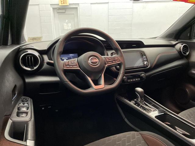 Photo of 2024 Electric Blue Metallic Nissan Kicks