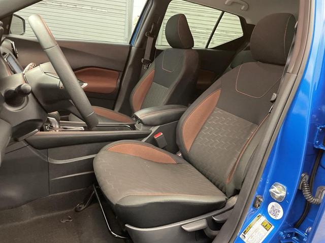 Photo of 2024 Electric Blue Metallic Nissan Kicks