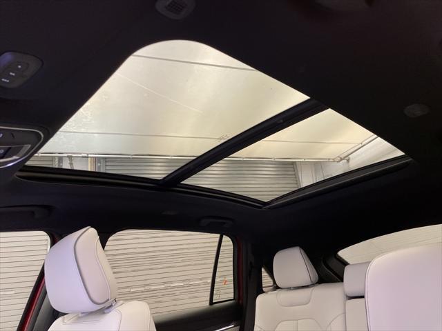 Photo of 2025 Red Hot Pearlcoat Jeep Wagoneer S