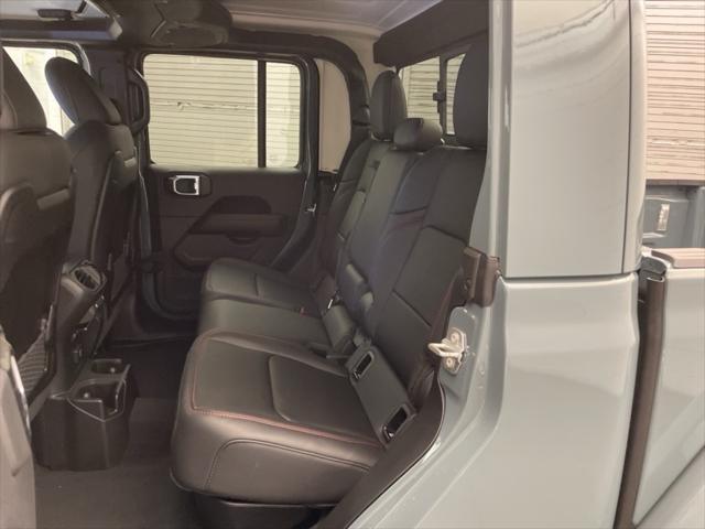 Photo of 2025 Anvil Clearcoat Jeep Gladiator