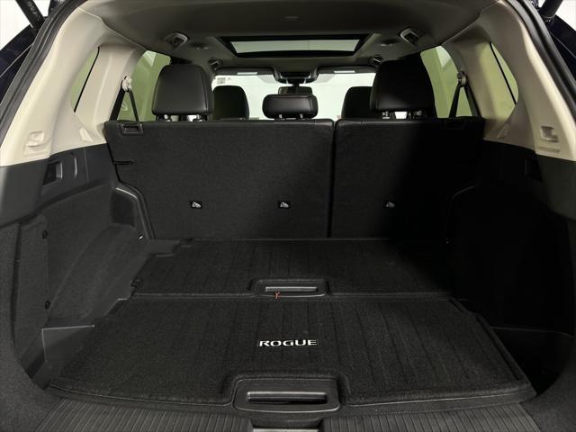 Photo of 2024 Deep Ocean Blue Pearl Nissan Rogue