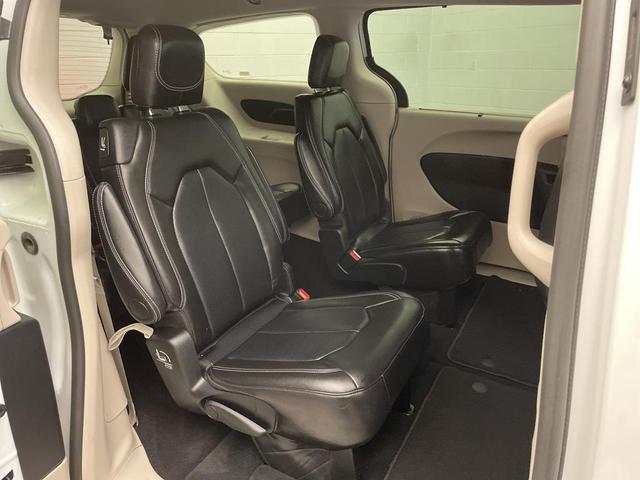 Photo of 2024 Bright White Clearcoat Chrysler Pacifica