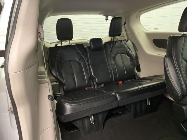 Photo of 2024 Bright White Clearcoat Chrysler Pacifica