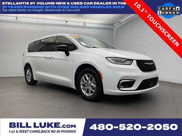 Photo of 2024 Bright White Clearcoat Chrysler Pacifica