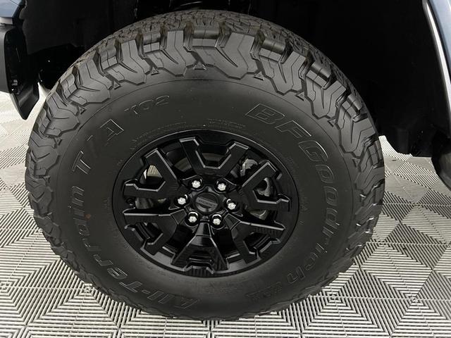 Photo of 2024 Azure Gray Metallic Tri-Coat Ford Bronco