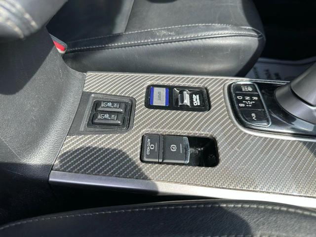 Photo of 2022 Alloy Silver Metallic Mitsubishi Outlander PHEV