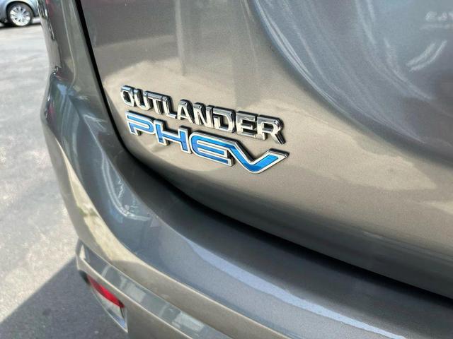 Photo of 2022 Alloy Silver Metallic Mitsubishi Outlander PHEV
