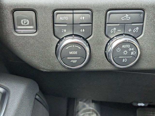 Photo of 2025 SUMMIT WHITE/JET BLACK GMC Sierra 1500