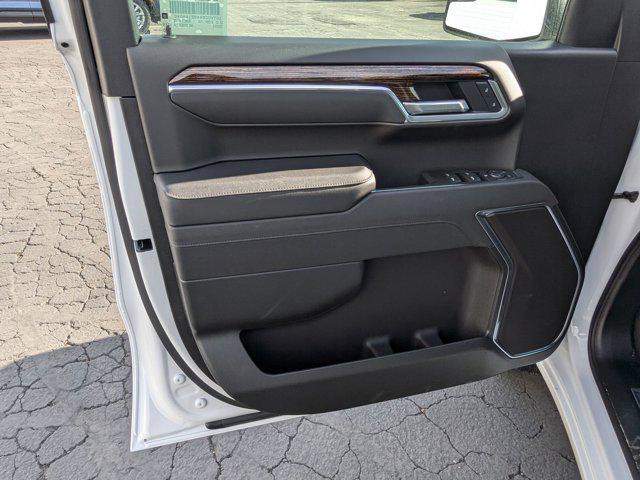 Photo of 2025 SUMMIT WHITE/JET BLACK GMC Sierra 1500