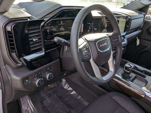 Photo of 2025 SUMMIT WHITE/JET BLACK GMC Sierra 1500