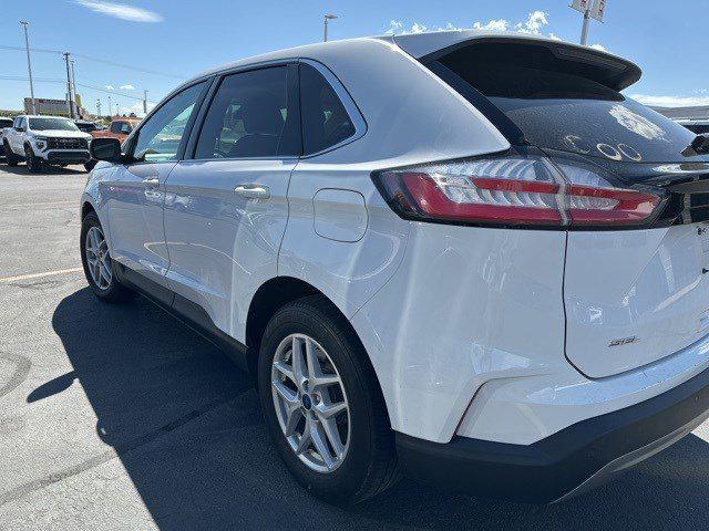 Photo of 2021 Oxford White Ford Edge