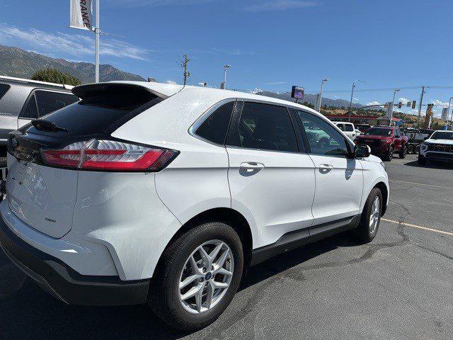Photo of 2021 Oxford White Ford Edge