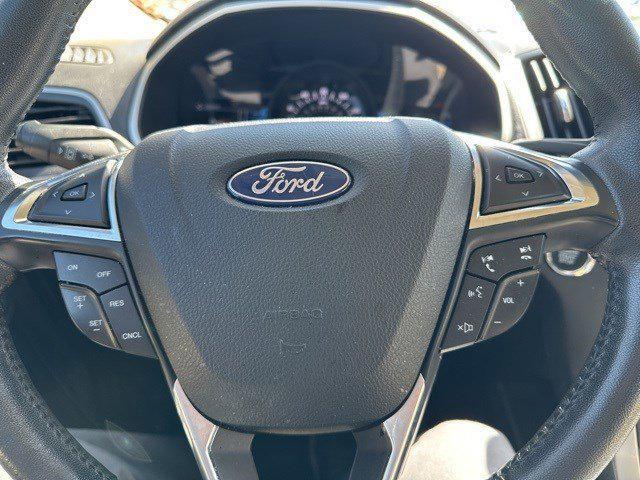 Photo of 2021 Oxford White Ford Edge