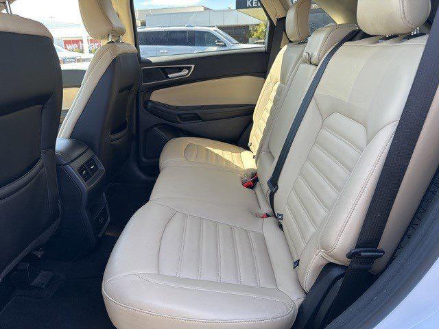Photo of 2021 Oxford White Ford Edge