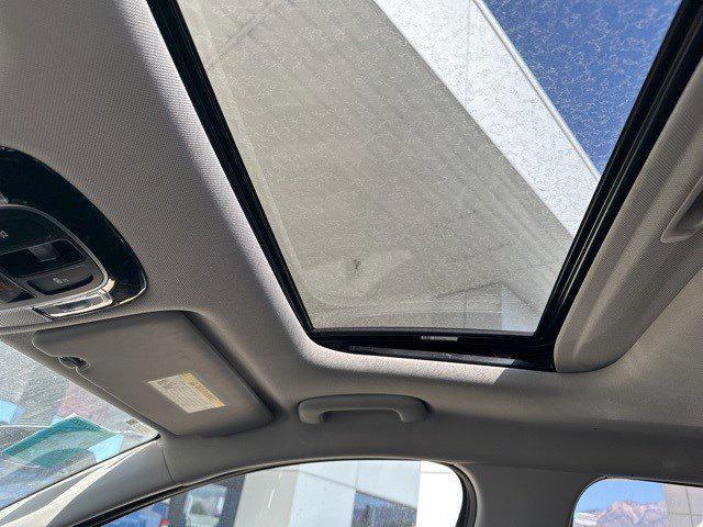Photo of 2022 Quartz White Hyundai TUCSON