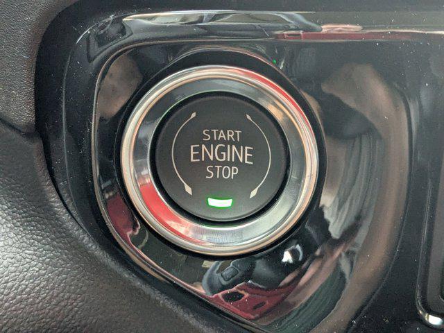 Photo of 2025 Summit White GMC Sierra 1500