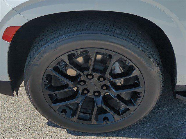 Photo of 2023 Iridescent Pearl Tricoat Chevrolet Suburban