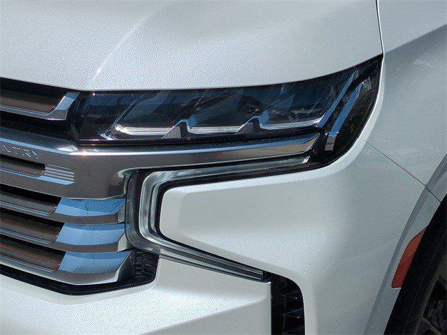 Photo of 2023 Iridescent Pearl Tricoat Chevrolet Suburban
