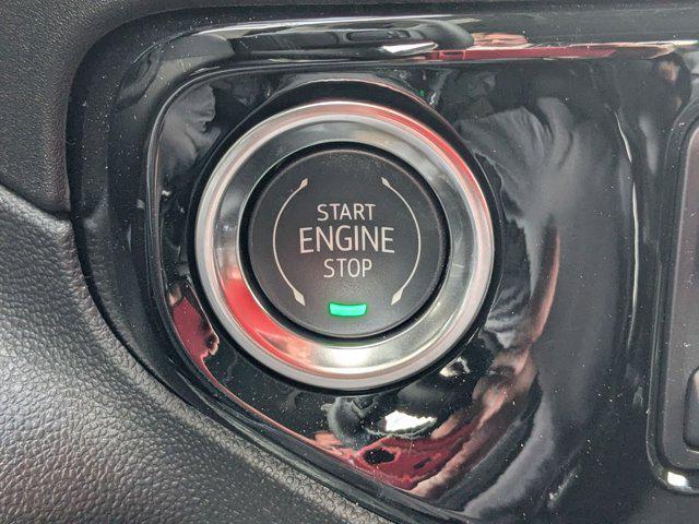 Photo of 2025 SUMMIT WHITE/JET BLACK GMC Sierra 1500
