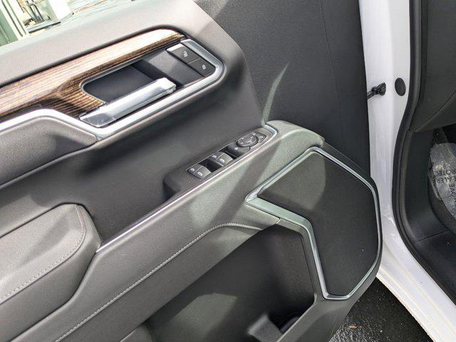 Photo of 2025 SUMMIT WHITE/JET BLACK GMC Sierra 1500