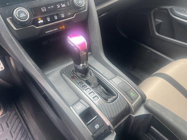 Photo of 2018 White Honda Civic