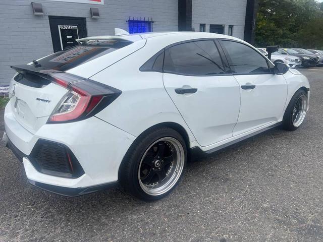 Photo of 2018 White Honda Civic
