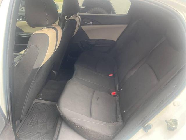 Photo of 2018 White Honda Civic