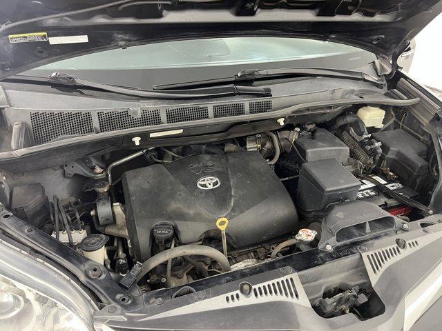 Photo of 2020 Black Toyota Sienna