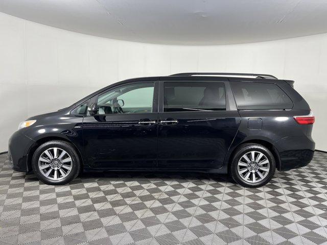Photo of 2020 Black Toyota Sienna