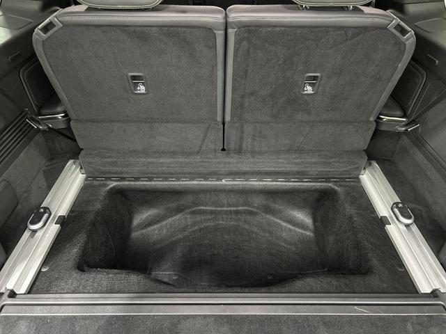 Photo of 2023 Midnight Rivian R1S