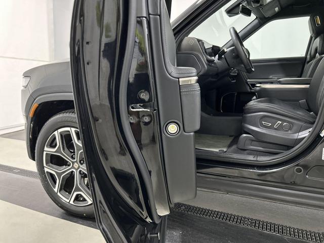 Photo of 2023 Midnight Rivian R1S