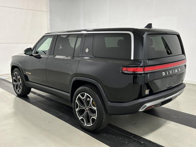 Photo of 2023 Midnight Rivian R1S