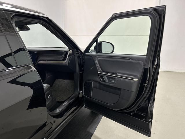 Photo of 2023 Midnight Rivian R1S