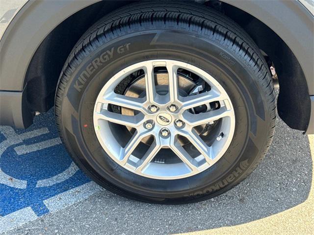 Photo of 2025 Carbonized Gray Metallic Ford Explorer