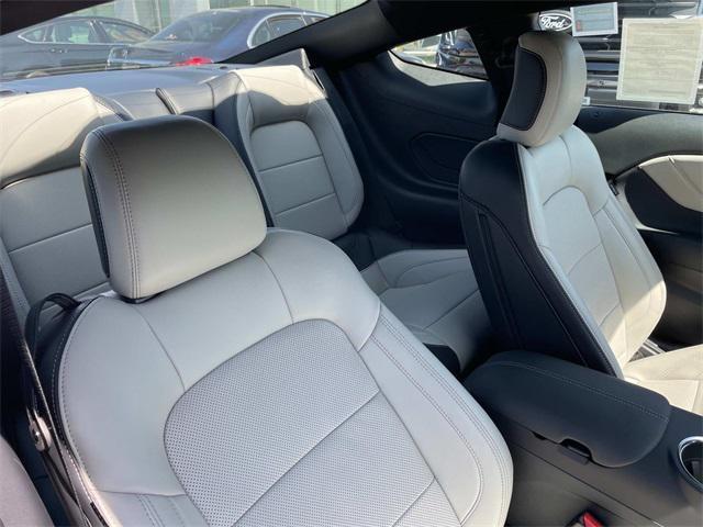 Photo of 2025 Oxford White Ford Mustang