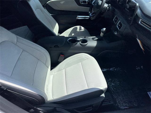 Photo of 2025 Oxford White Ford Mustang