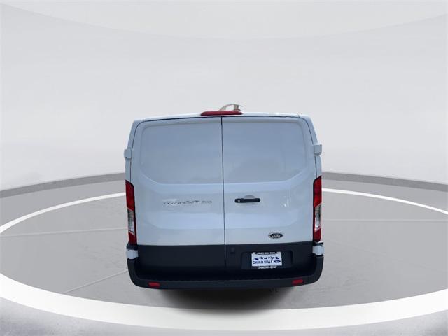 Photo of 2025 Oxford White Ford Transit-250