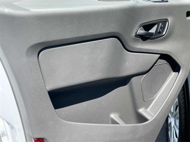 Photo of 2025 Oxford White Ford Transit-250