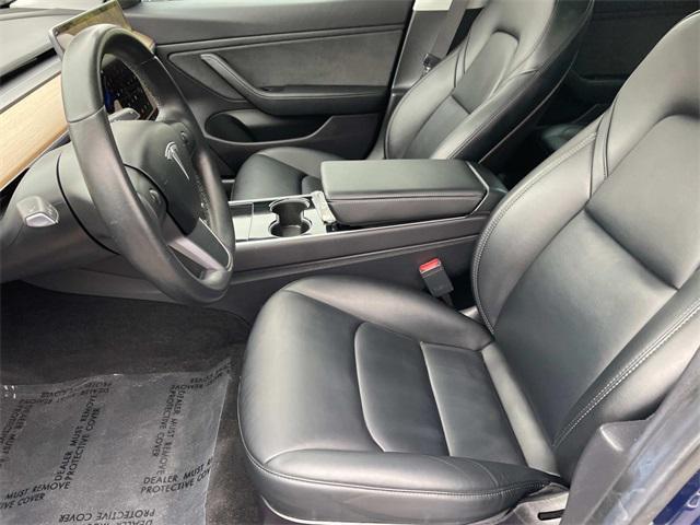 Photo of 2019 Deep Blue Metallic Tesla Model 3