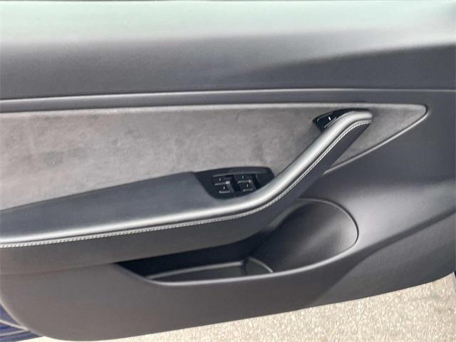 Photo of 2019 Deep Blue Metallic Tesla Model 3