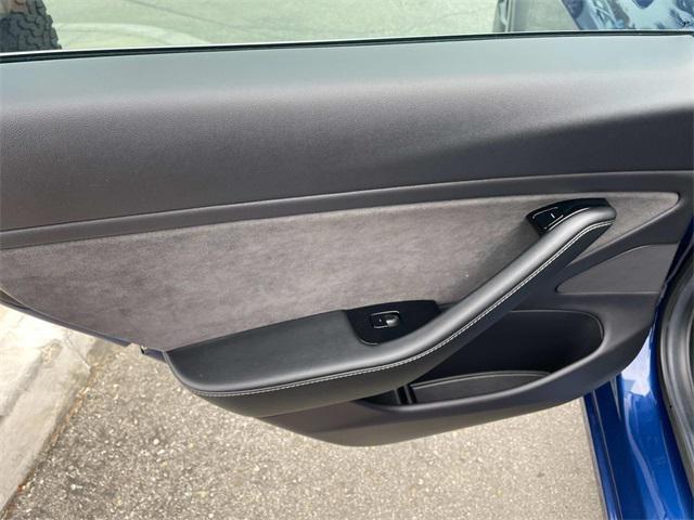 Photo of 2019 Deep Blue Metallic Tesla Model 3