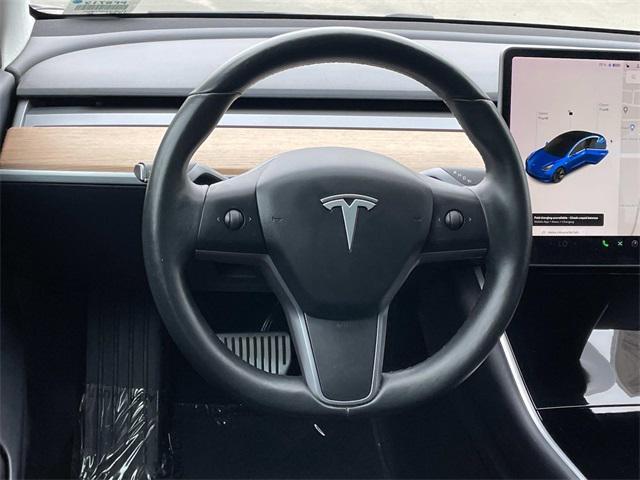 Photo of 2019 Deep Blue Metallic Tesla Model 3
