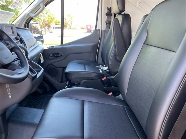 Photo of 2025 Oxford White Ford Transit-250