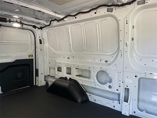 Photo of 2025 Oxford White Ford Transit-250