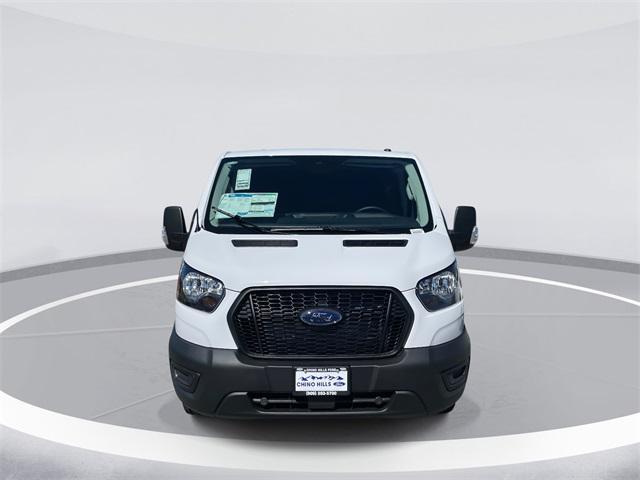 Photo of 2025 Oxford White Ford Transit-250
