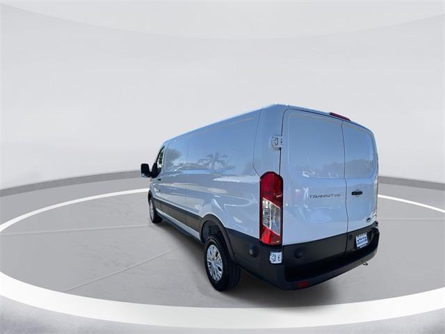 Photo of 2025 Oxford White Ford Transit-250